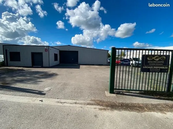 Local 400 m² TREILLIERES