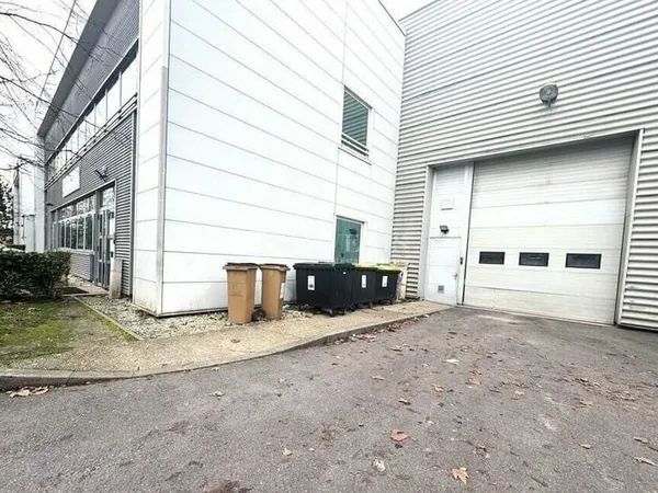 Local d'activité 808 m²