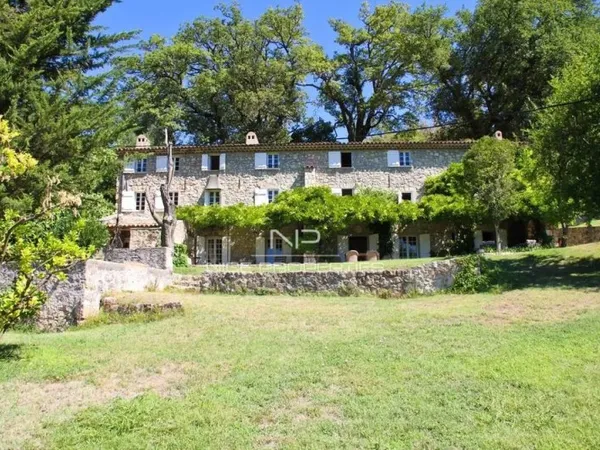 Luxueux mas de 570 m²avec parc de 9000 m²