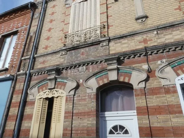 ROMILLY/S/SEINE - MAISON DE VILLE MITOYENNE DE 97 m²