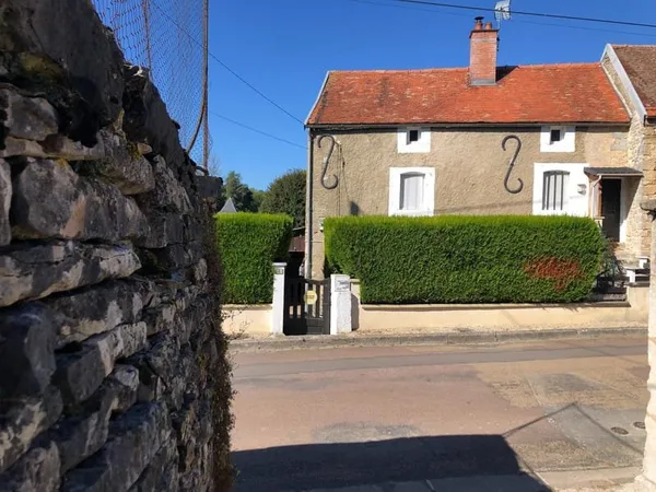 Maison de village rénové à 7 km de Châtillon sur seine (Vilotte)