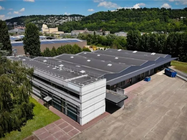 Local industriel 4200 m²