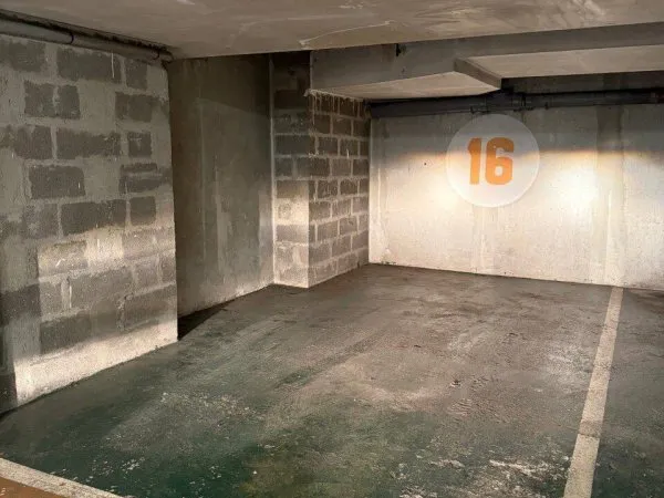 Parking 13 m²