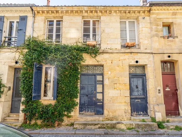 Bordeaux Chartrons - Maison en pierre de 155m² avec terrasse, patio et parkings