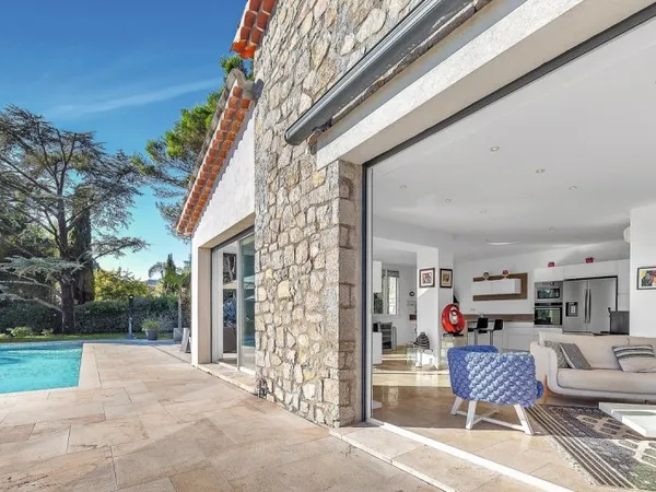 EXCLUSIVITÉ - VILLA 6 PIÈCES EN PIERRE RÉNOVÉE