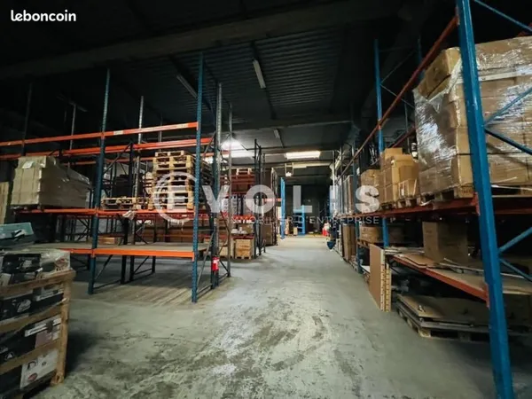 Local industriel 1 165 m²