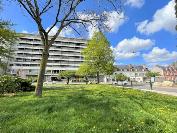 Bureau et espace de travail Location Orléans  40m² 963€