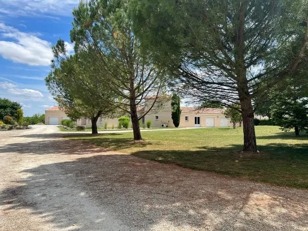 Maison 5 pièces 311 m²