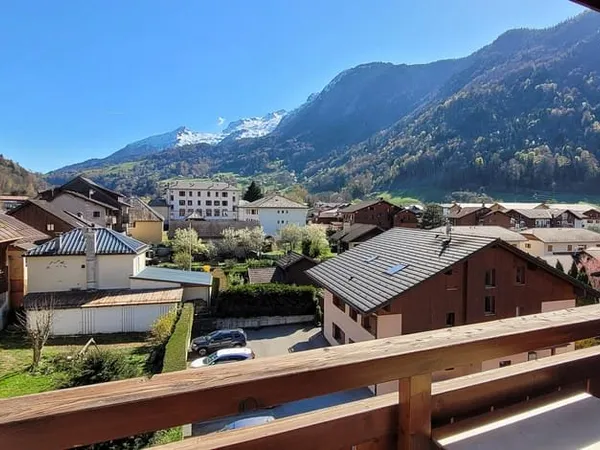 Appartement 2 pièces - luminosité, vue montagnes et emplacem