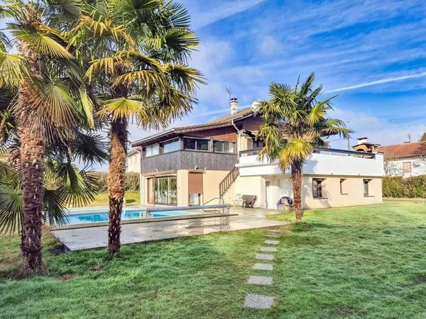 Maison 10 pièces 225 m²