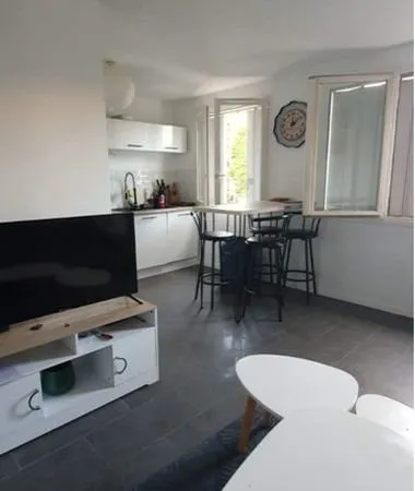 Chambre coloc femme Villeurbanne Grandclement