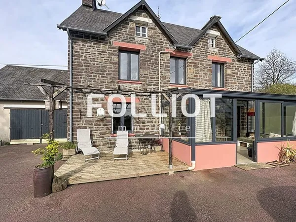A vendre, maison de 5 pièces à SAINT JEAN DES CHAMPS.