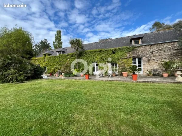 Maison 7 pièces 376 m²