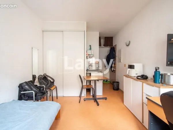 Studio 1 pièce 17 m²
