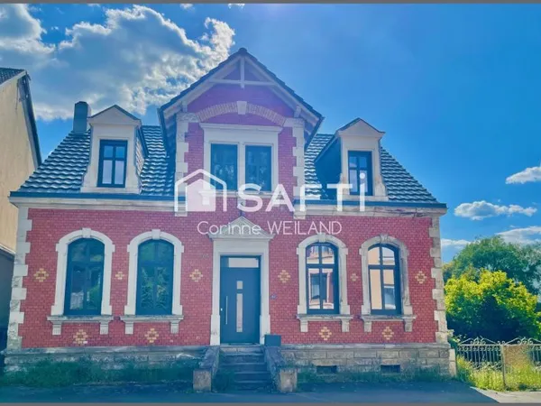 Maison de Maître de 185 m², 6 chambres, grande terrasse en sortie de séjour, 2 garages, sous-sol com