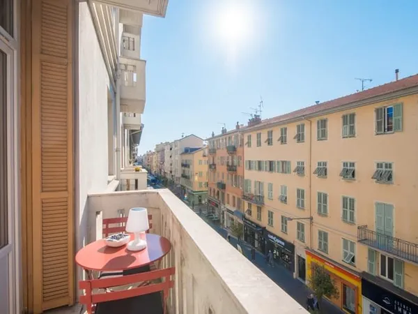 NICE GARIBALDI / RÉPUBLIQUE - 2 PIÈCES 56 m² A VENDRE - POSSIBILITÉ 3 PIÈCES - ENTIÈREMENT RÉNOVÉ - 
