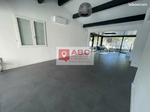 Bureaux 167 m² PEROLS
