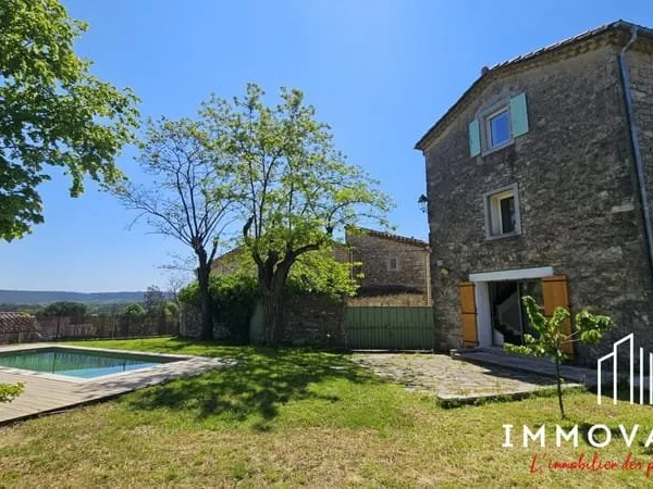 Maison en pierre rénovée T7 de 166m² avec piscine