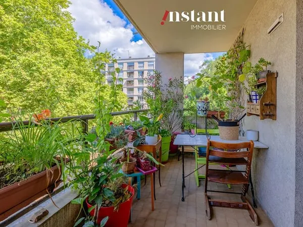 T5 4 chambres grand balcon