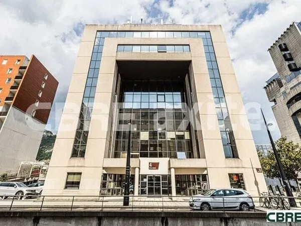 Bureau 100 m²