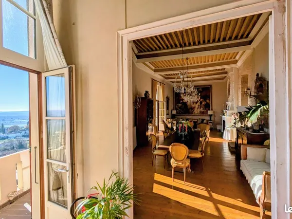 Chateau 17 pièces 800 m²