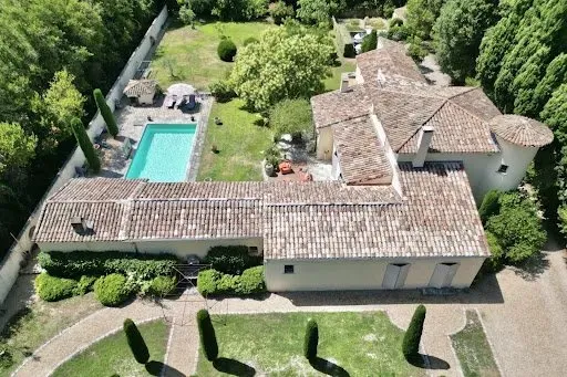 Maison 7 pièces 260 m²