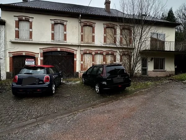 Grosse maison de village avec dependance terrain sur moussey