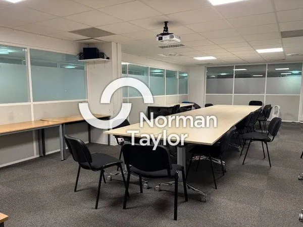 Bureau 147 m²