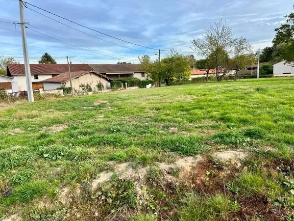 Terrain 619 m²