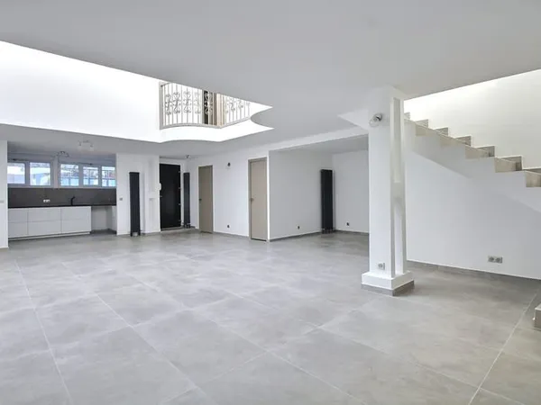 La Garenne Colombes - Loft 148 m² - Entièrement rénové - AVEC GARAGE