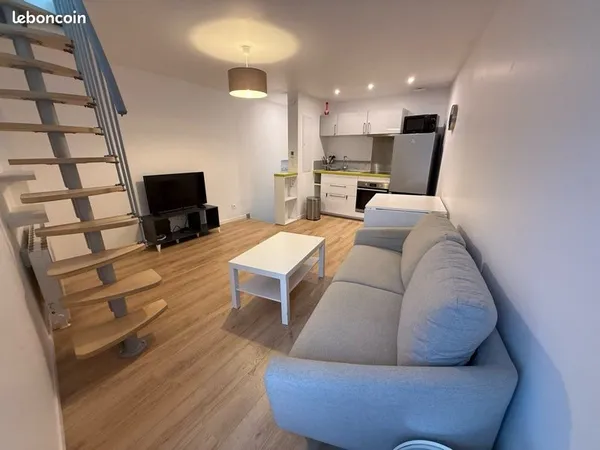 Maison de Bourg 45m2 Pleine de Charme entièrement meublée et rénovée dans le bourg de Ceyrat