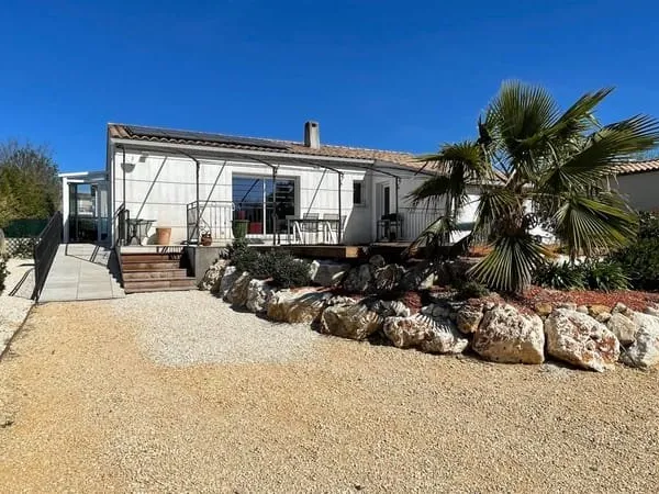 A moins de 10 km d'Uzès, charmante villa avec piscine et jardin