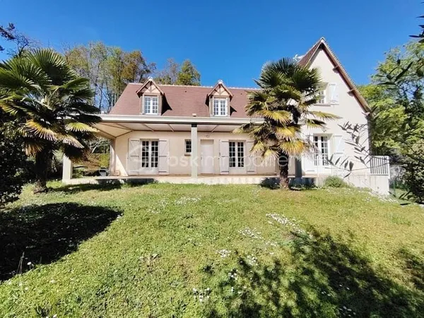 Maison 10 pièces 222 m²