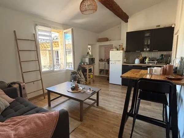 Appartement (entier) pour deux colocs Aix centre se libère