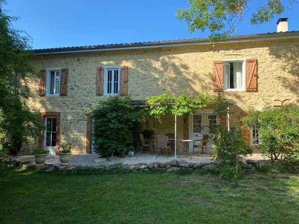 Maison 6 pièces 330 m²