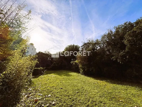Terrain 650 m²