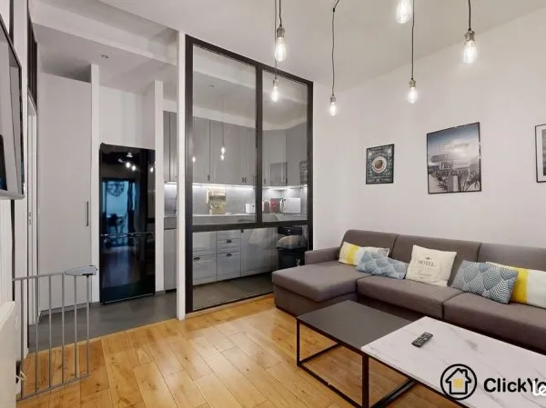 Local 69 m² Paris