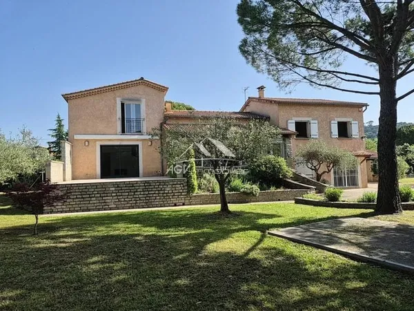 Alès , maison environ 187 m² habitable proche commodités