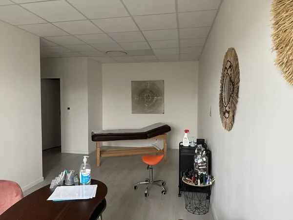 A LOUER - LOCAL COMMERCIAL 42.04 M2 - 83910 POURRIERES -