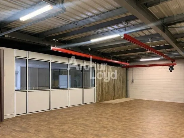 Bureau 225 m²