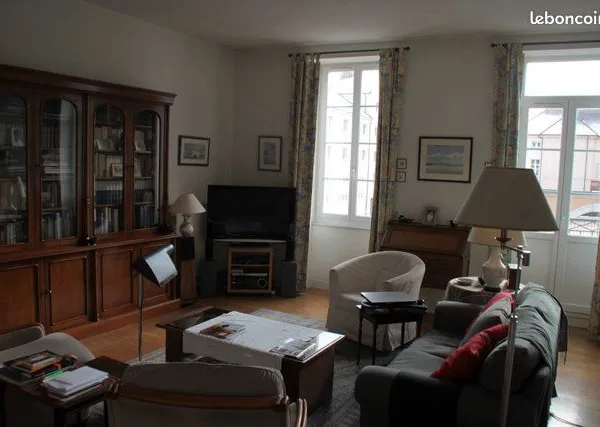 Appartement F5, place Barberousse, 130m² + dépendances, possibilité jardin