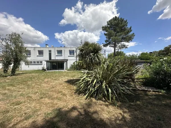 ROQUEFORT RIVE GAUCHE - MAISON FAMILIALE AVEC PISCINE ET TER