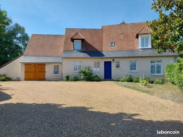 Véretz. Maison construction traditionnelle de qualité sur un terrain de 2140m² avec piscine couverte