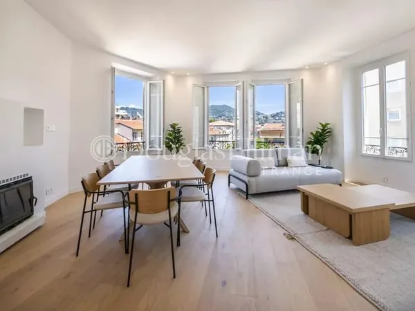 NICE - Le Port : Bel appartement de 5 pièces.