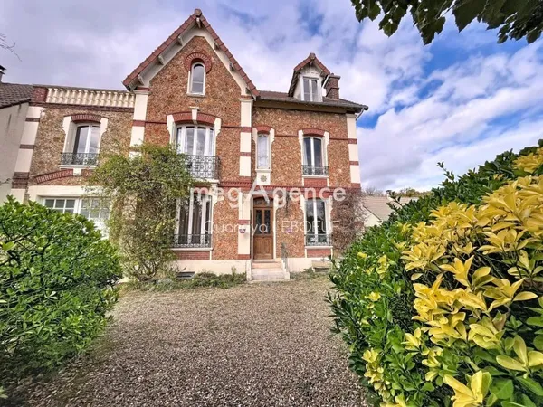 Maison meulière de 9 pièces dans quartier prisé de Gargenville