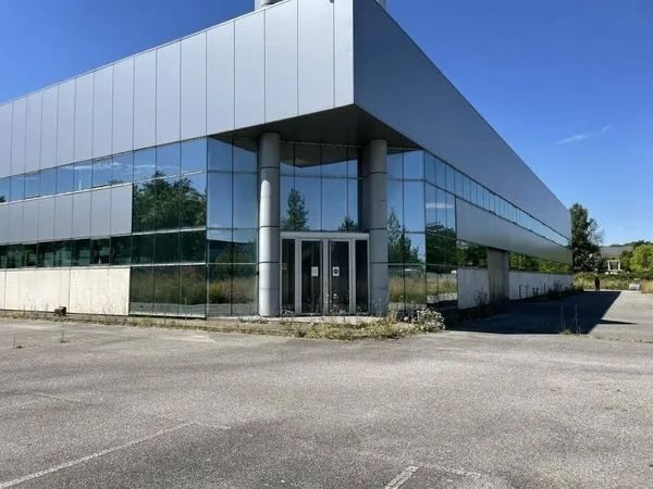 Local d'activité 3592 m²