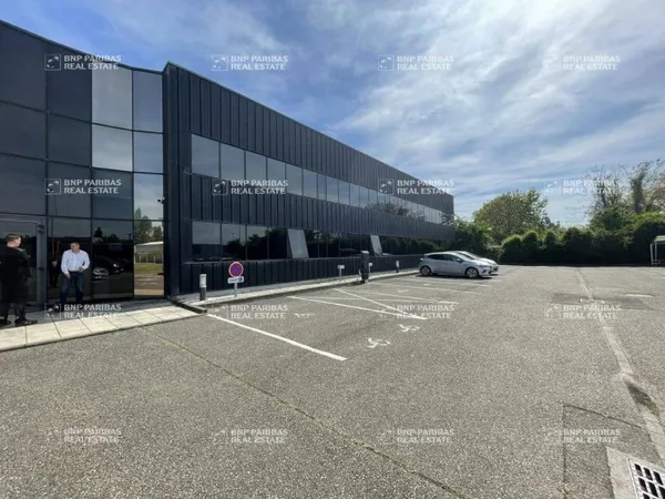 Bureau 900 m²