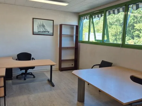 Bureau 65 m2 aux Granges Galand