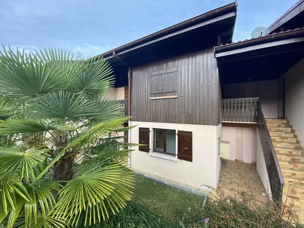 Neuvecelle,T2 en rez de jardin avec parkings et cellier