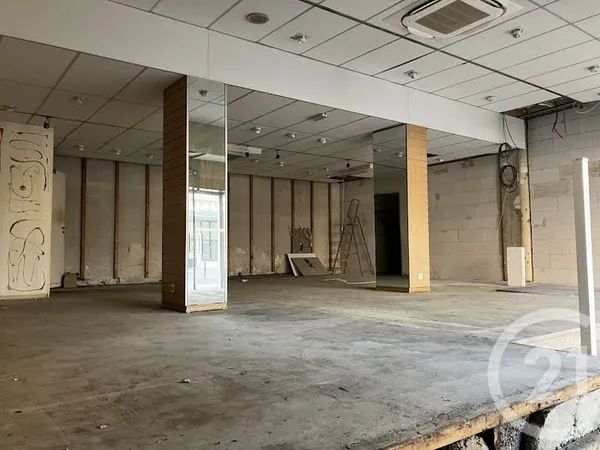 Commerce Location Abbeville   30600€
